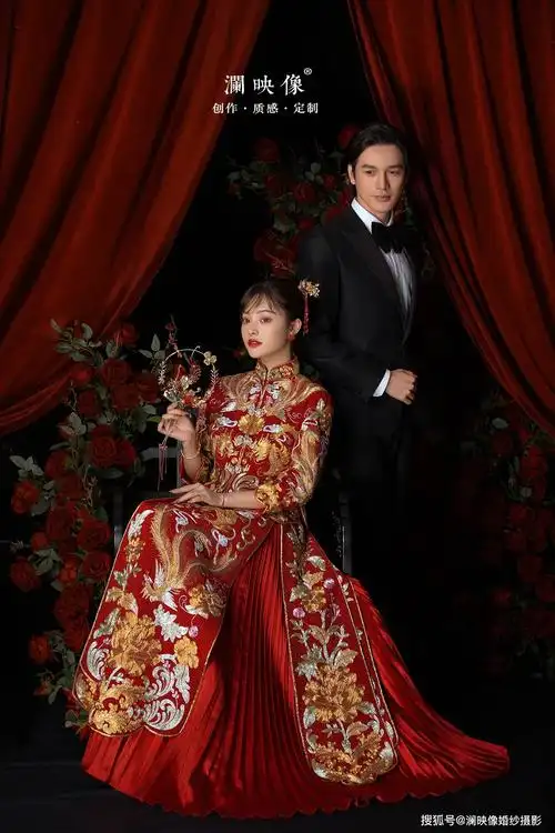 端庄优雅的中式内景婚纱照想分享给你们