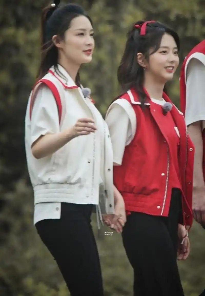 谭松韵和李沁同框的时候,两人的身高一目了然!
