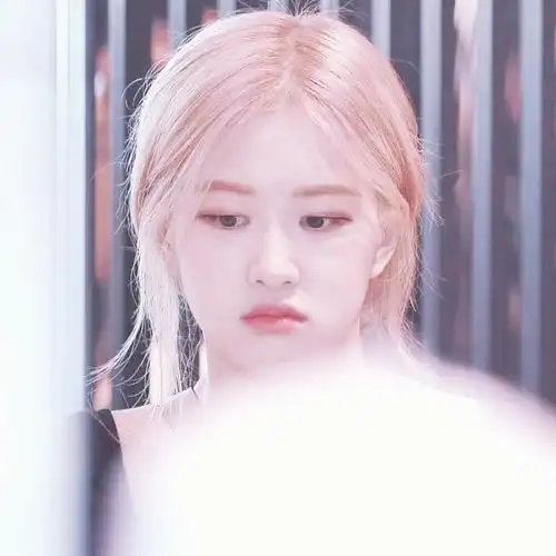 朴彩英头像自己调的啦有待改进喜欢的可以拿走啦