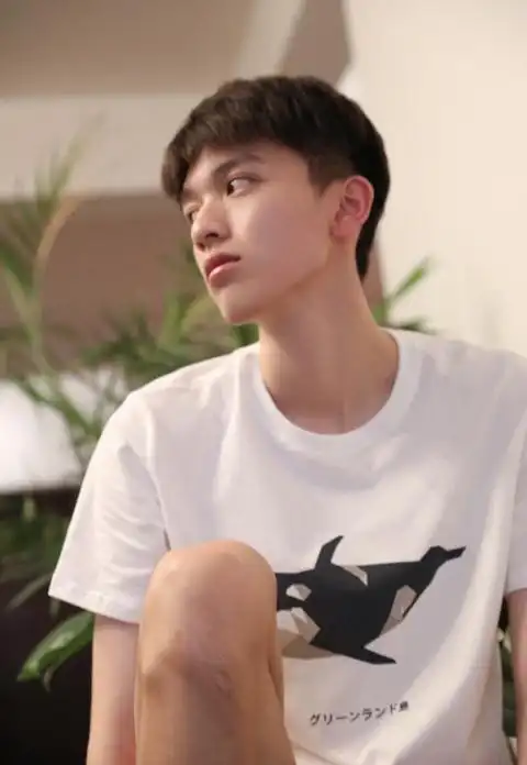 烟台赵英博快乐男声走红颜值高神似吴磊图