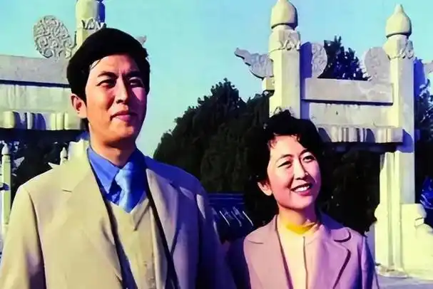 唐国强:家人相继去世,如今72岁的我不敢老去,还要照顾老母亲