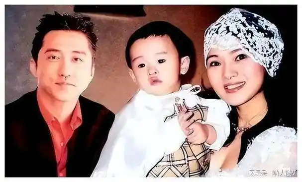 伊能静派女儿迎接儿子,7岁米粒紧抱哥哥不放手!恩利留上海发展