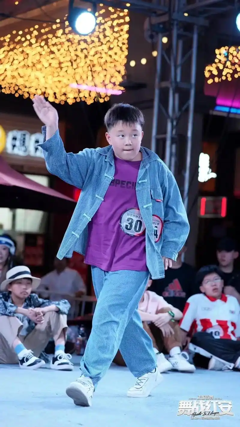 少儿街舞 #爱跳舞的小朋 - 抖音