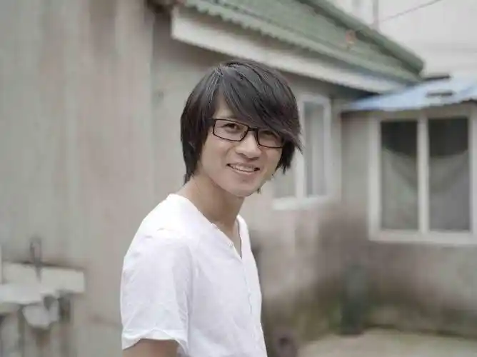 但正因为她选择了林瑞阳,如今才能成为身价百亿的豪门贵妇.