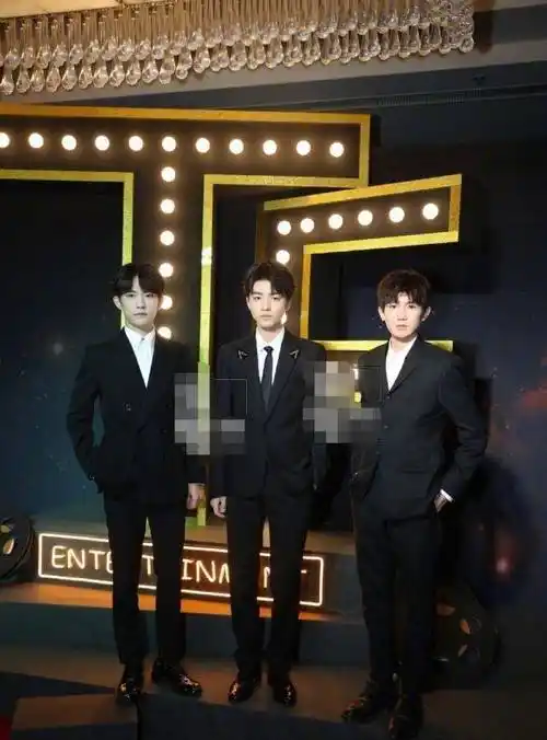 王俊凯参加的综艺《中餐厅》正在热播,王源也是考上了"伯克利",易烊