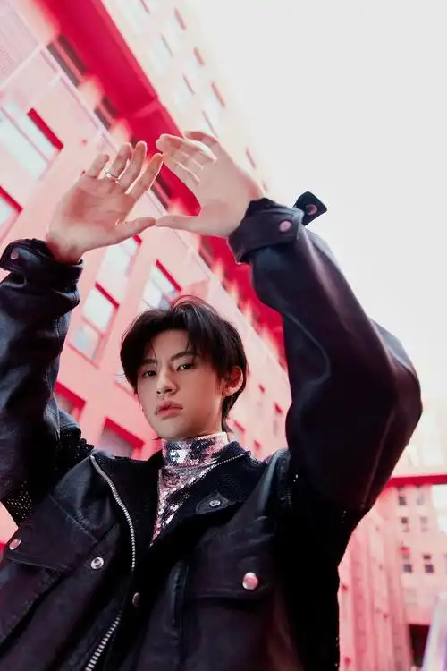 今晚时尚先生先生之夜小王琳凯红毯图和外景图脸小精致就是抗打啊