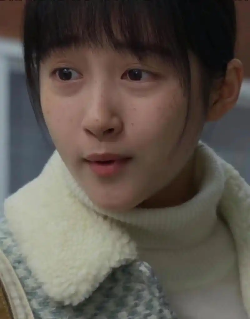 关晓彤素颜状态,脸上的雀斑好密集啊 676767