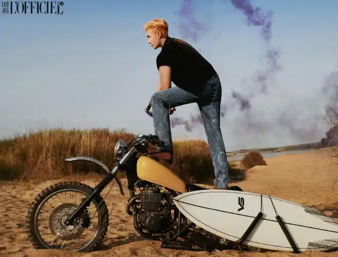 张艺兴2024时装开年刊