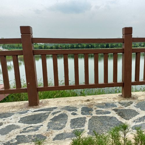 围栏仿木水泥护栏仿树栏杆河道公园景区池塘护栏