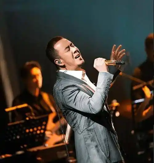 杨坤再次无辜躺枪!32场演唱会被嘲开到洗浴中心,网友曝真实情况