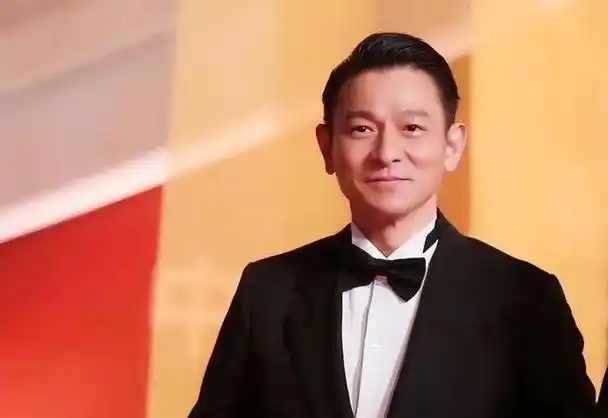 刘德华一年的收入,大概是多少钱?