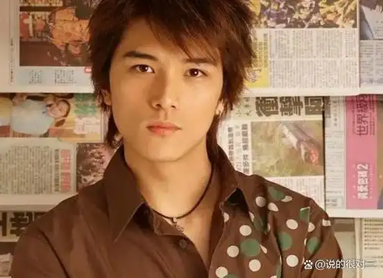 加上帅气的外表总能迷倒很多女孩,让长大后的邱泽轻而易举成了情场