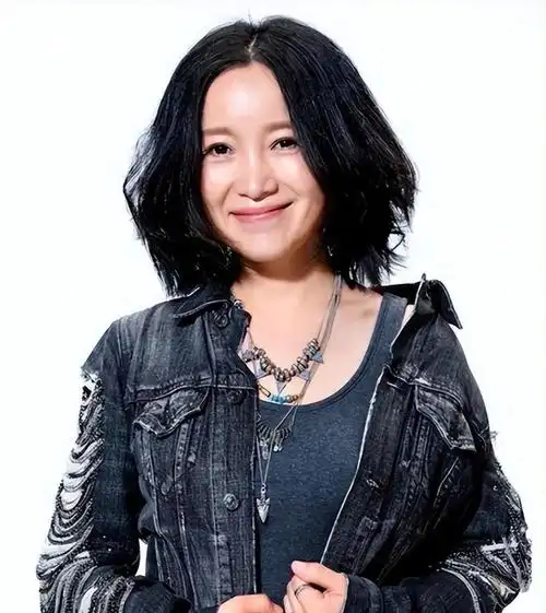 她曾登上春晚4次,被恩师欺骗流产,前途尽毁,现如今怎么样了?