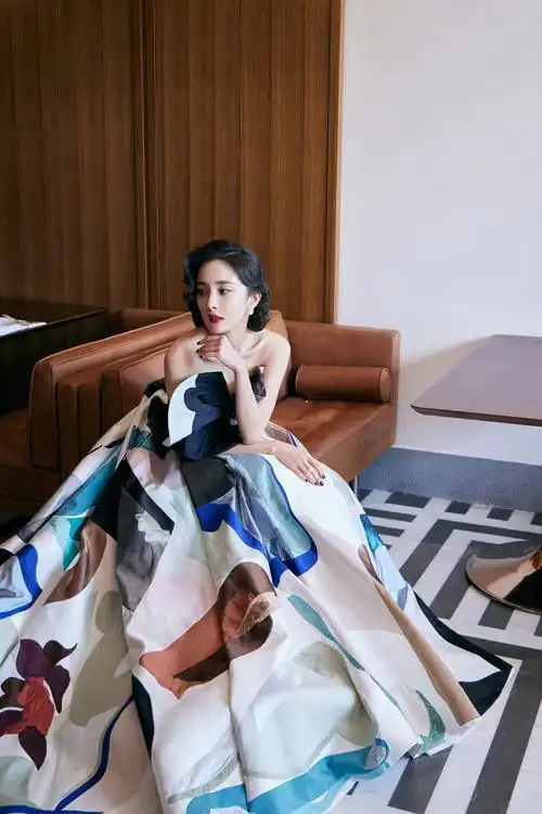 杨幂《湖南卫视》跨年活动杨幂《三亚》人像写真杨幂作品信息创作时间