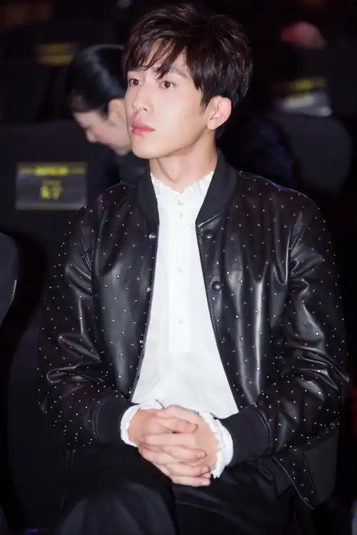 帅气井柏然图片