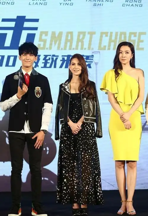 昆凌同框熊黛林看出谁是专业模特身高差明显穿衣也差挺多