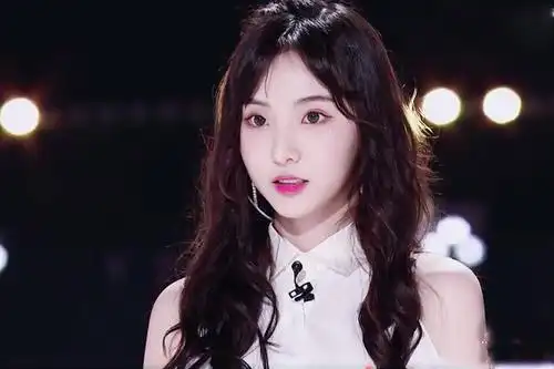 nene郑乃馨是混血吗哪国人年龄个人资料,黄子韬郑乃馨私下关系