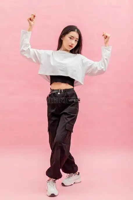 爵士街舞青年女生跳舞技巧动作