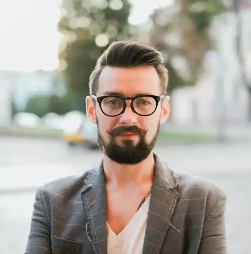 心理测试:你喜欢哪一个男人的胡须,测人到中年后的你会有多油腻