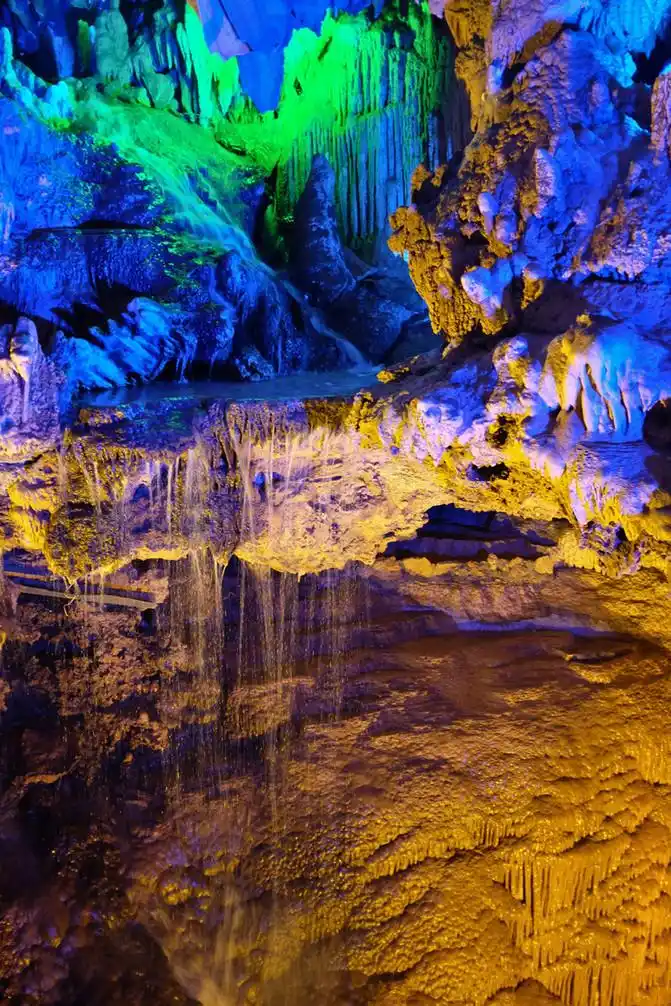 这里是中国第一悬空溶洞奇观,有绝美石柱美景,收藏了下次去!