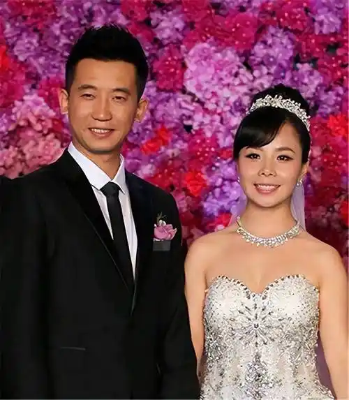 王二妮:成名后放弃百万年薪嫁给农村小伙,婆婆的态度让她不后悔_陕北