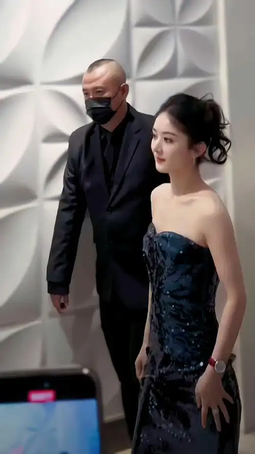 要晕倒了颖宝是洋娃娃吧!#赵丽颖沈阳##赵丽颖蓝色星钻人鱼裙