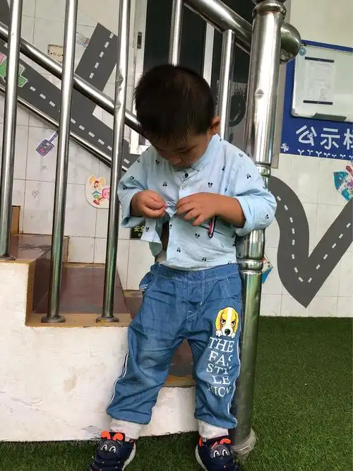 扣纽扣也是个技术活儿!