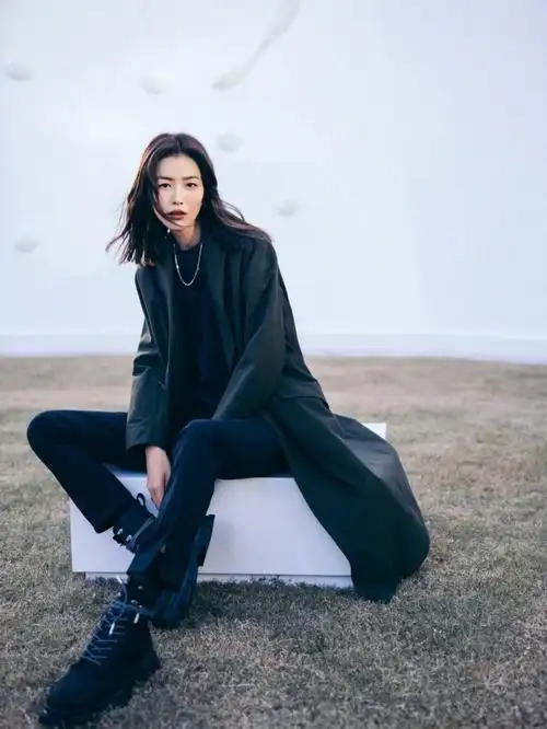 刘雯inbothaw21gaoevahightop