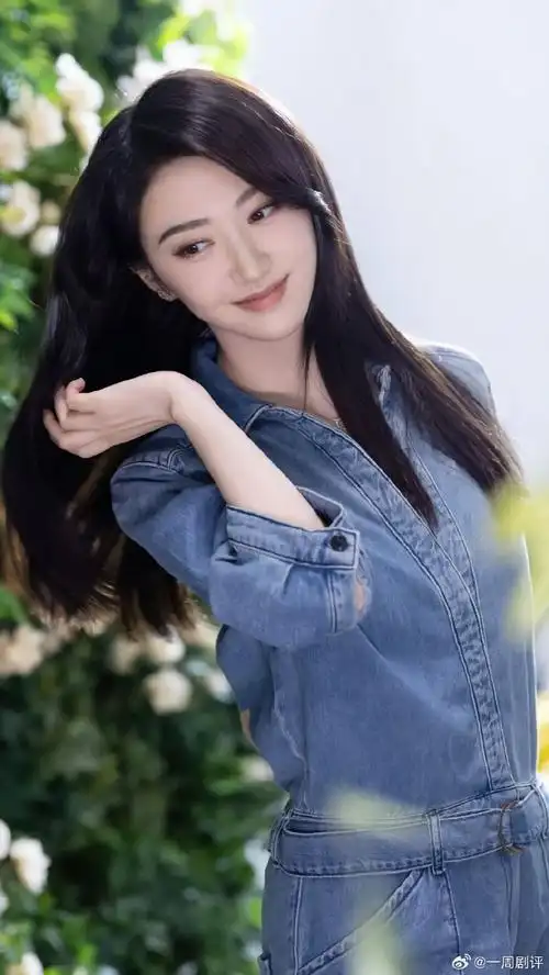 景甜明媚温柔型的美