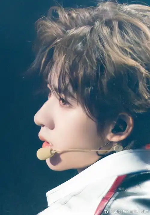 兔牙时代##和贺峻霖点亮微博之夜