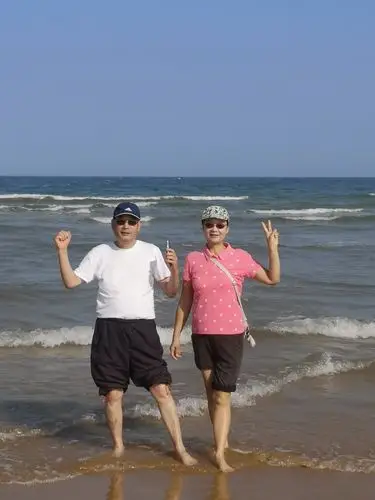 2020年1月23号下午和战友娟华俩夫妻一起去临高角海边踩沙