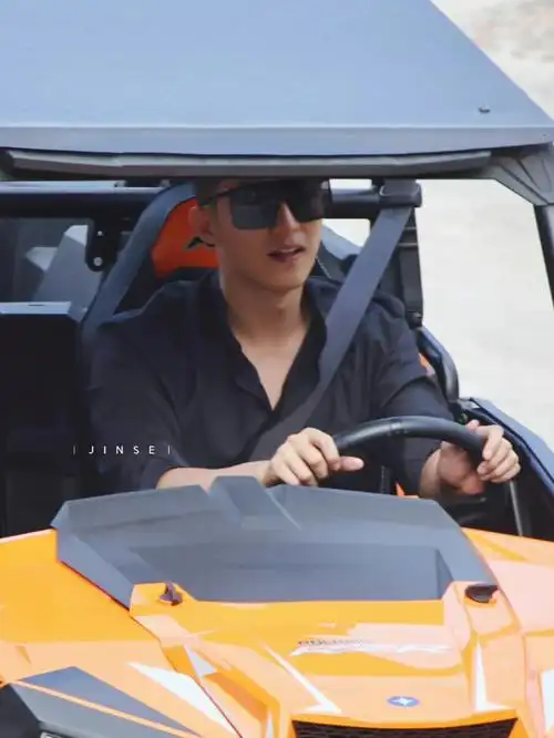 黄景瑜帅哥开车