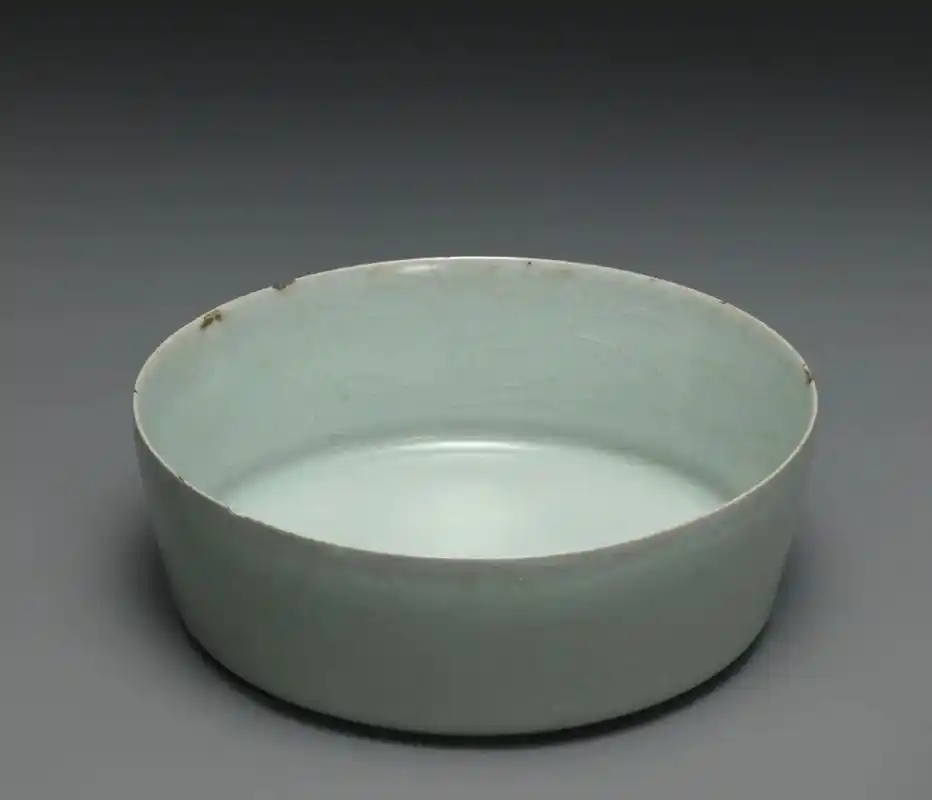 【青瓷圆洗 (「正庵」铭) 】 南宋 官窑 藏于:台北故宫博 - 抖音