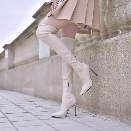 米白显瘦过膝靴女弹力尖头系带新款白色2022时装靴