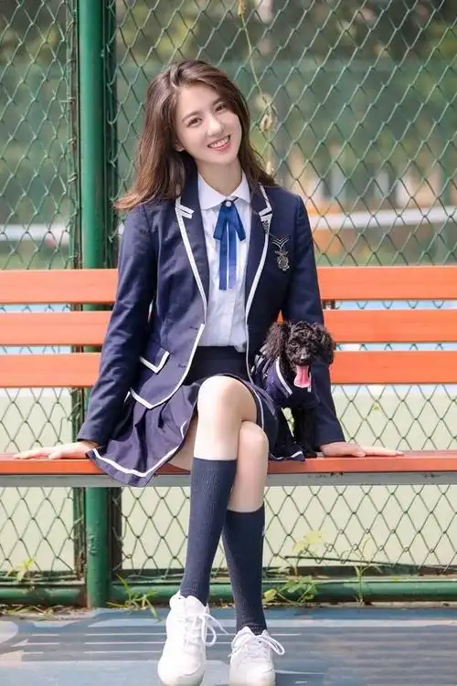 李凯馨 有人说她是穿上校服最好看的校花!-美女图片-妈妈宝宝网