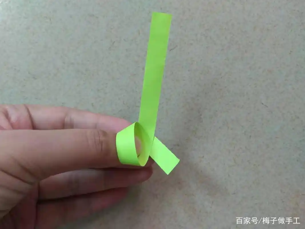 用纸怎么折五角星?来看看步骤图解吧