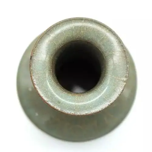 藏品名称:官窑棒槌瓶款  识:南宋规  格:口径:4.7cm 底径:6.