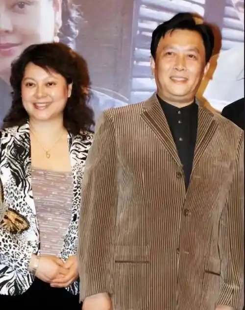 唐国强:前妻悲情离世他转而娶娇妻,女儿在阴影下长大却选择原谅_孙涛