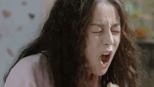 迪丽热巴:明明可以靠颜值,她却偏偏靠扮丑和挨打!