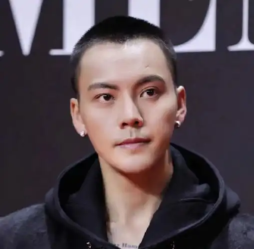 有一种整容叫剃寸头,肖战陈伟霆内娱颜值天花板