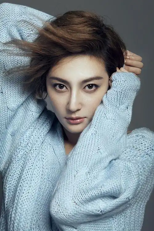 张澎澎清凉写真帅气短发干练有型