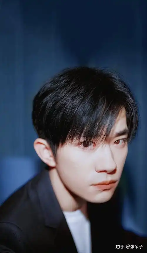 友友们有没有易烊千玺和杨洋帅照,爱你们哦? - 知乎