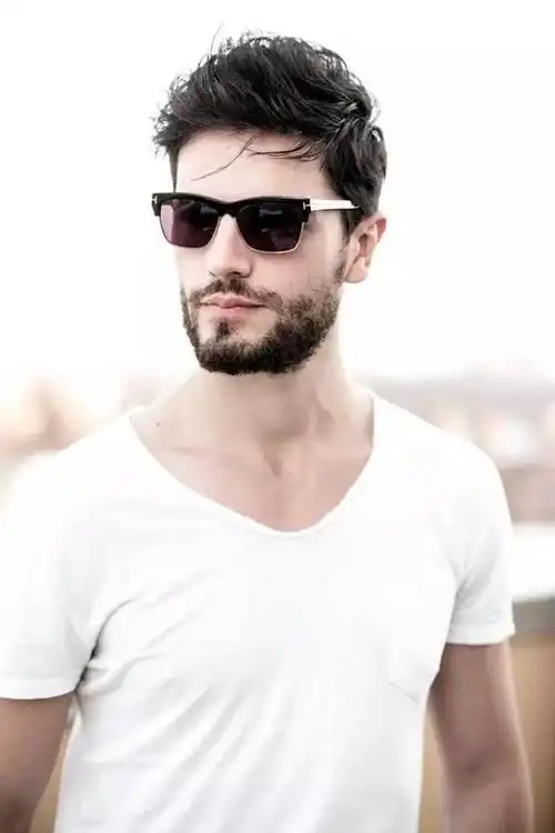 30岁男人时尚胡子造型,这打扮很适合年过40的男士