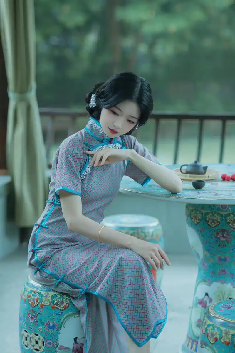 "真好,老爷在外打仗,不会打扰我们了"民国旗袍姐妹写真,要什 - 抖音