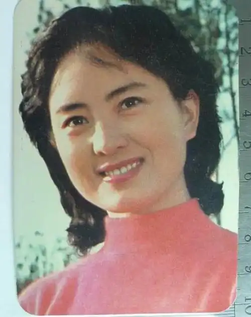 回顾70年代女星张金玲为爱息影遭抛弃二婚带娃嫁富商被宠成宝