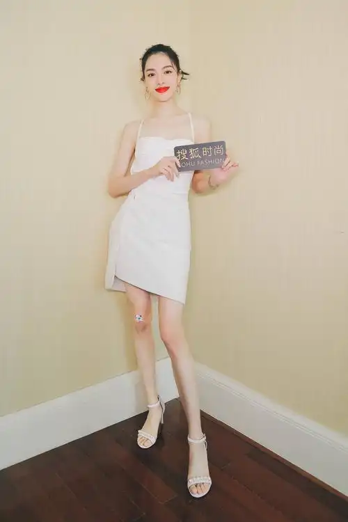 搜狐时尚x钟楚曦马上就到夏季了,各式各样美丽的高跟鞋和凉鞋是时候从