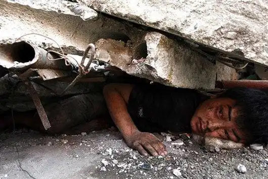 汶川地震被压长达 73 个小时的陈坚