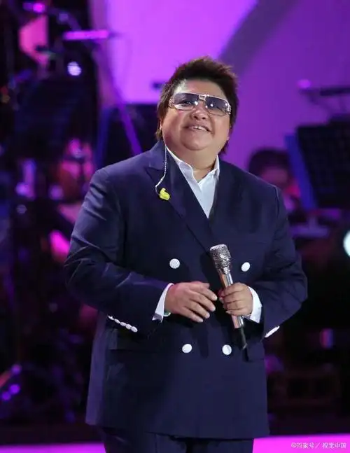 韩红曾自称大学时是校花看了她18岁的照片我被惊艳了