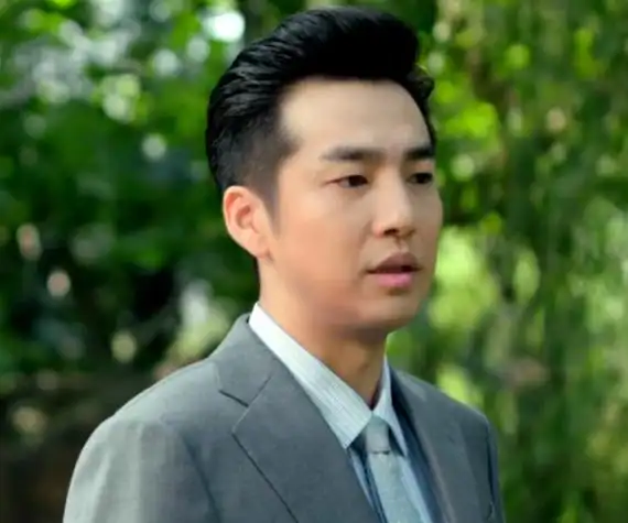 偶像剧里的千年男配,如今演正剧又是男二号,邹廷威太让人心疼了