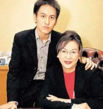 18岁当汤臣总裁:身价千亿颜值爆表,和王思聪有"天壤之别"|汤珈铖